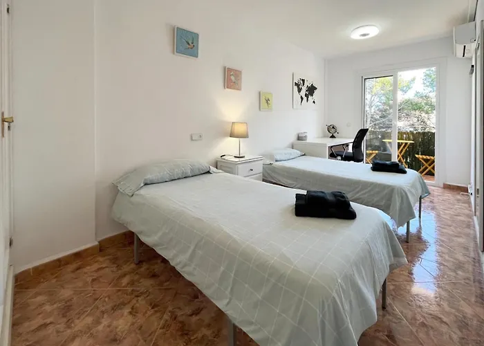 Almirall Playa アパート